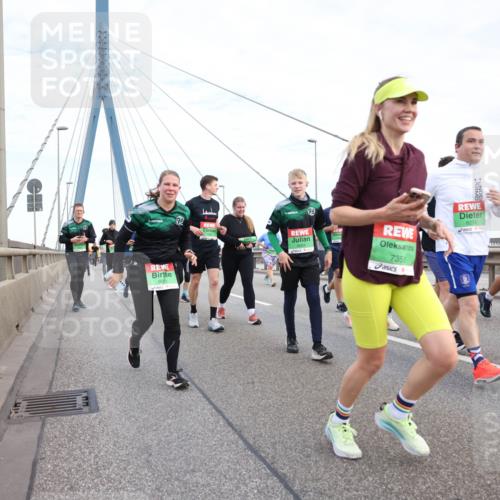 03.10.2025 - Köhlbrandbrückenlauf Lena Gebhardt http://msf.ph/oto/9198980 03.10.2025 15:36:44 Position 1 96, 7351, 9, 903, 8270 meine-sportfotos.de
