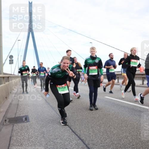 03.10.2025 - Köhlbrandbrückenlauf Lena Gebhardt http://msf.ph/oto/9198984 03.10.2025 15:36:44 Position 1 903, 96 meine-sportfotos.de