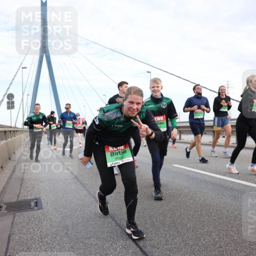 03.10.2025 - Köhlbrandbrückenlauf Lena Gebhardt http://msf.ph/oto/9198985 03.10.2025 15:36:44 Position 1 96, 9063, 9005 meine-sportfotos.de