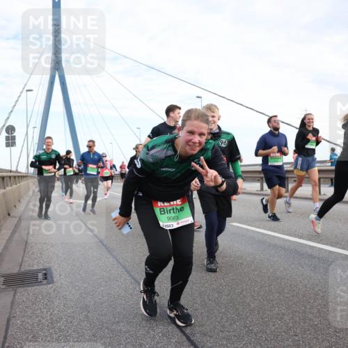 03.10.2025 - Köhlbrandbrückenlauf Lena Gebhardt http://msf.ph/oto/9198987 03.10.2025 15:36:44 Position 1 9063, 96, 9 meine-sportfotos.de