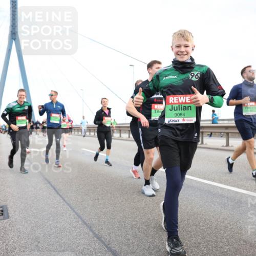 03.10.2025 - Köhlbrandbrückenlauf Lena Gebhardt http://msf.ph/oto/9198988 03.10.2025 15:36:45 Position 1 25, 96, 9064 meine-sportfotos.de