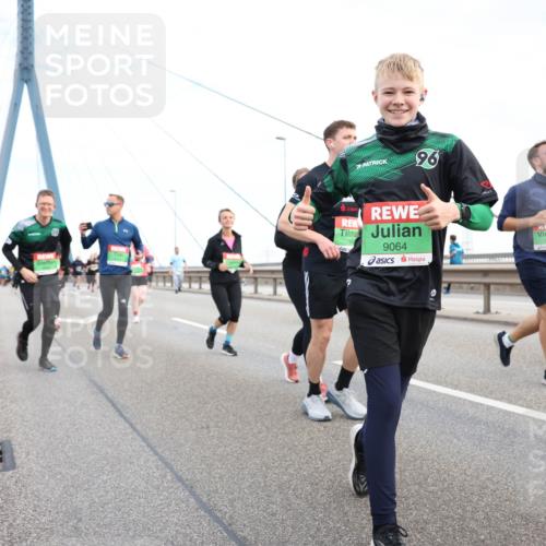 03.10.2025 - Köhlbrandbrückenlauf Lena Gebhardt http://msf.ph/oto/9198989 03.10.2025 15:36:45 Position 1 25, 96, 9064 meine-sportfotos.de