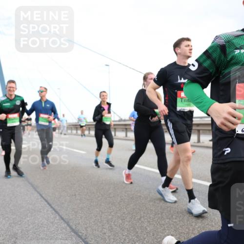 03.10.2025 - Köhlbrandbrückenlauf Lena Gebhardt http://msf.ph/oto/9198991 03.10.2025 15:36:45 Position 1 95, 9064 meine-sportfotos.de
