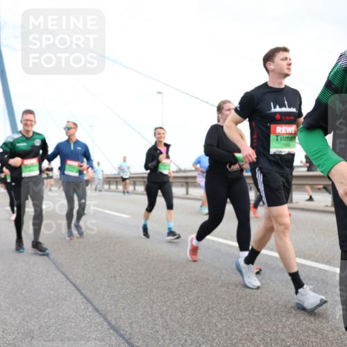 03.10.2025 - Köhlbrandbrückenlauf Lena Gebhardt http://msf.ph/oto/9198992 03.10.2025 15:36:46 Position 1 25, 9064 meine-sportfotos.de