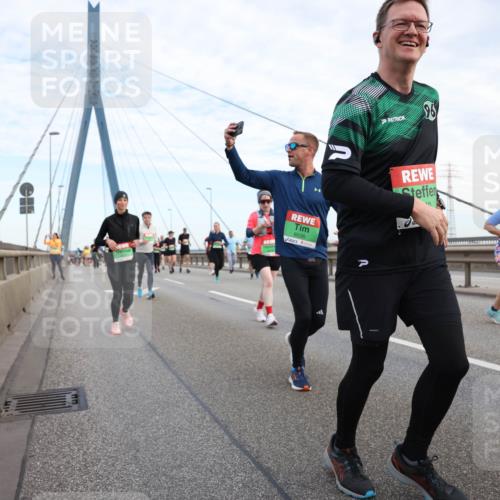 03.10.2025 - Köhlbrandbrückenlauf Lena Gebhardt http://msf.ph/oto/9199000 03.10.2025 15:36:47 Position 1 8036, 96 meine-sportfotos.de