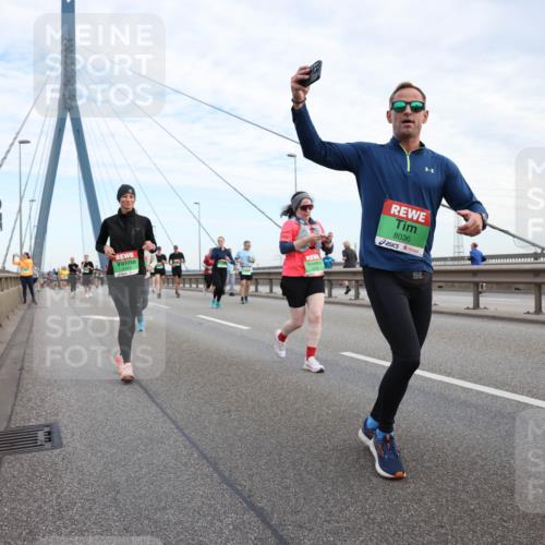 03.10.2025 - Köhlbrandbrückenlauf Lena Gebhardt http://msf.ph/oto/9199003 03.10.2025 15:36:47 Position 1 8036 meine-sportfotos.de