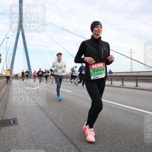 03.10.2025 - Köhlbrandbrückenlauf Lena Gebhardt http://msf.ph/oto/9199008 03.10.2025 15:36:49 Position 1 9393 meine-sportfotos.de