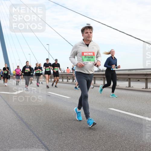 03.10.2025 - Köhlbrandbrückenlauf Lena Gebhardt http://msf.ph/oto/9199012 03.10.2025 15:36:50 Position 1 8662 meine-sportfotos.de