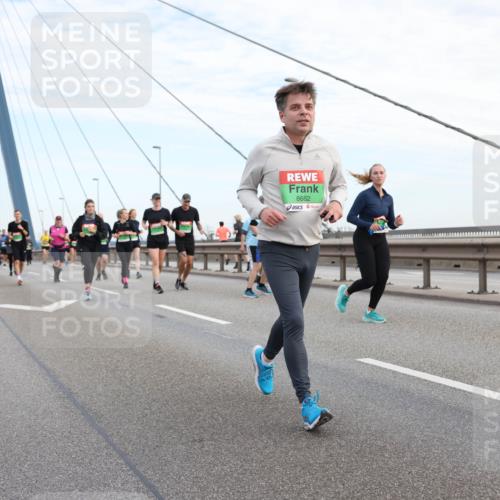 03.10.2025 - Köhlbrandbrückenlauf Lena Gebhardt http://msf.ph/oto/9199013 03.10.2025 15:36:50 Position 1 8662 meine-sportfotos.de