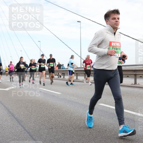 03.10.2025 - Köhlbrandbrückenlauf Lena Gebhardt http://msf.ph/oto/9199015 03.10.2025 15:36:50 Position 1 662 meine-sportfotos.de