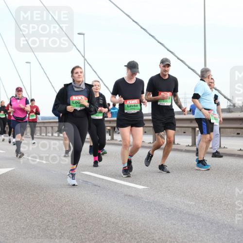 03.10.2025 - Köhlbrandbrückenlauf Lena Gebhardt http://msf.ph/oto/9199019 03.10.2025 15:36:51 Position 1 8115, 7970 meine-sportfotos.de
