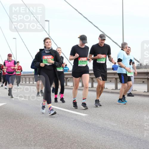 03.10.2025 - Köhlbrandbrückenlauf Lena Gebhardt http://msf.ph/oto/9199021 03.10.2025 15:36:51 Position 1 7405, 7970, 8156 meine-sportfotos.de