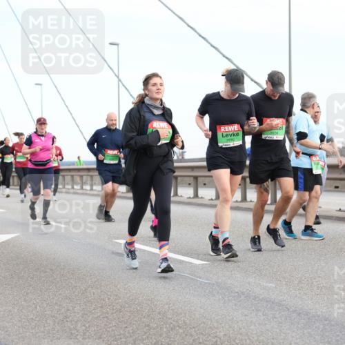 03.10.2025 - Köhlbrandbrückenlauf Lena Gebhardt http://msf.ph/oto/9199022 03.10.2025 15:36:52 Position 1 7970, 8156 meine-sportfotos.de