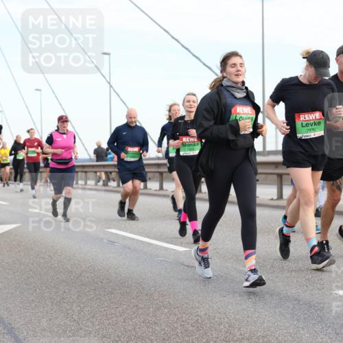 03.10.2025 - Köhlbrandbrückenlauf Lena Gebhardt http://msf.ph/oto/9199026 03.10.2025 15:36:52 Position 1 7405, 7970 meine-sportfotos.de