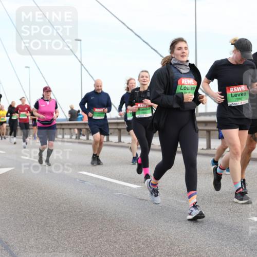 03.10.2025 - Köhlbrandbrückenlauf Lena Gebhardt http://msf.ph/oto/9199027 03.10.2025 15:36:52 Position 1 8110, 7970 meine-sportfotos.de