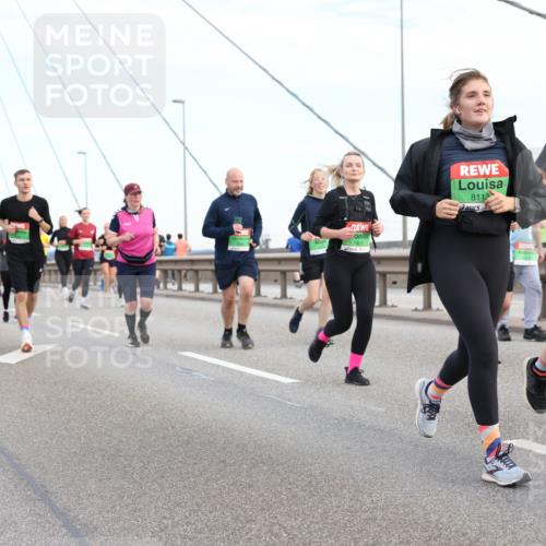03.10.2025 - Köhlbrandbrückenlauf Lena Gebhardt http://msf.ph/oto/9199029 03.10.2025 15:36:53 Position 1 8112, 7970 meine-sportfotos.de