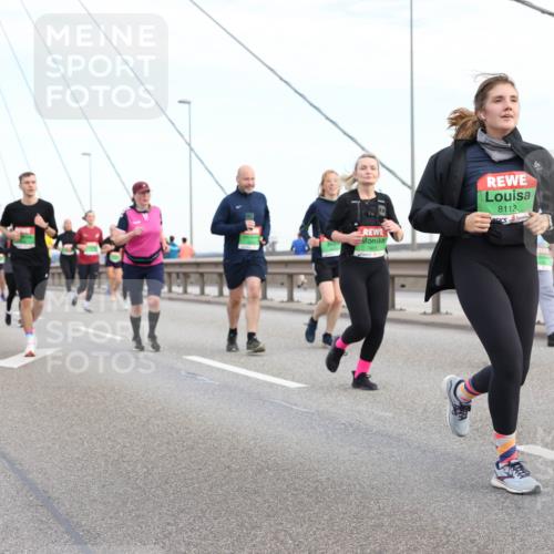 03.10.2025 - Köhlbrandbrückenlauf Lena Gebhardt http://msf.ph/oto/9199030 03.10.2025 15:36:53 Position 1 8112, 7970 meine-sportfotos.de