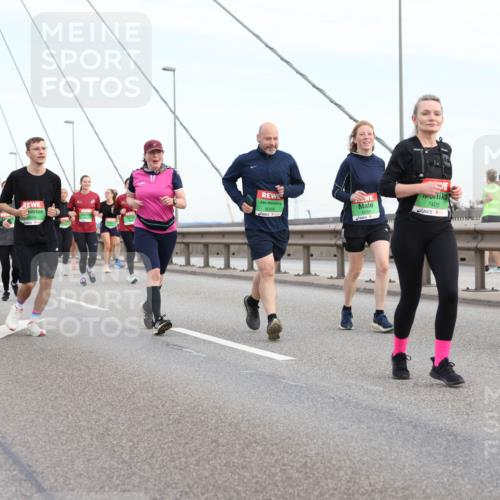 03.10.2025 - Köhlbrandbrückenlauf Lena Gebhardt http://msf.ph/oto/9199031 03.10.2025 15:36:53 Position 1 8359, 96, 48, 8534, 7405 meine-sportfotos.de