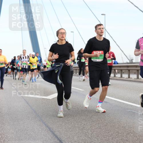 03.10.2025 - Köhlbrandbrückenlauf Lena Gebhardt http://msf.ph/oto/9199039 03.10.2025 15:36:55 Position 1 9648 meine-sportfotos.de