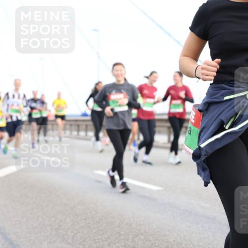 03.10.2025 - Köhlbrandbrückenlauf Lena Gebhardt http://msf.ph/oto/9199041 03.10.2025 15:36:57 Position 1  meine-sportfotos.de