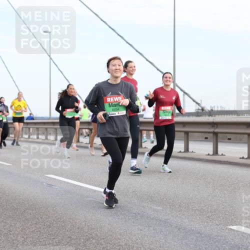 03.10.2025 - Köhlbrandbrückenlauf Lena Gebhardt http://msf.ph/oto/9199043 03.10.2025 15:36:58 Position 1 8234, 8264 meine-sportfotos.de