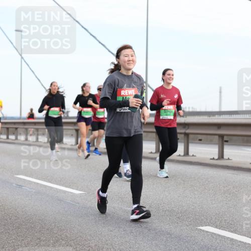 03.10.2025 - Köhlbrandbrückenlauf Lena Gebhardt http://msf.ph/oto/9199045 03.10.2025 15:36:58 Position 1  meine-sportfotos.de