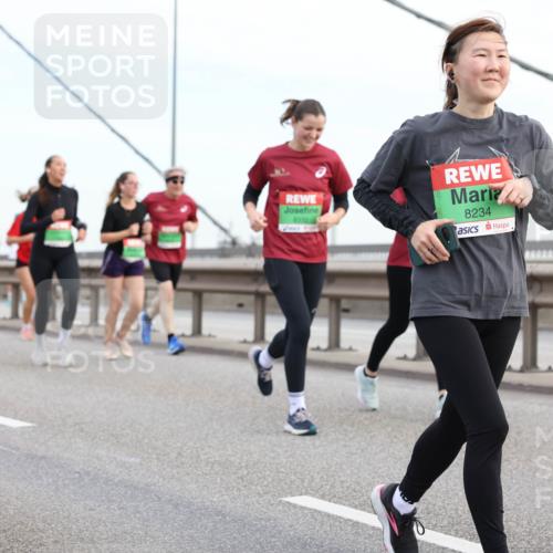 03.10.2025 - Köhlbrandbrückenlauf Lena Gebhardt http://msf.ph/oto/9199046 03.10.2025 15:36:59 Position 1 8332, 8234 meine-sportfotos.de