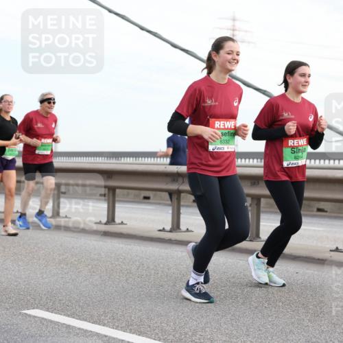 03.10.2025 - Köhlbrandbrückenlauf Lena Gebhardt http://msf.ph/oto/9199050 03.10.2025 15:37:00 Position 1 8332, 8264 meine-sportfotos.de