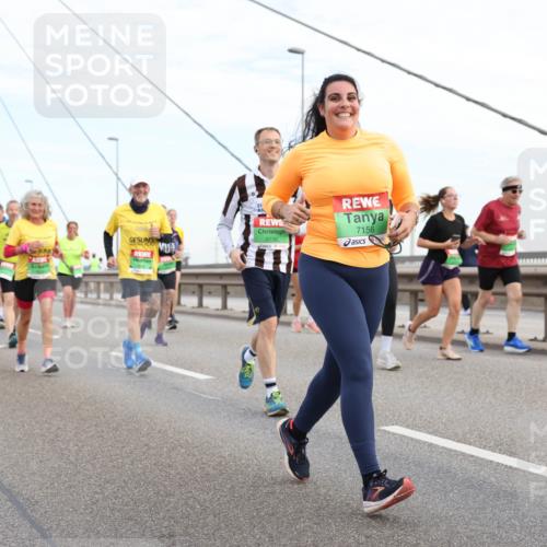 03.10.2025 - Köhlbrandbrückenlauf Lena Gebhardt http://msf.ph/oto/9199052 03.10.2025 15:37:01 Position 1 8736, 7156 meine-sportfotos.de