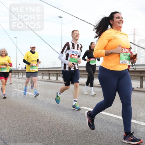 03.10.2025 - Köhlbrandbrückenlauf Lena Gebhardt http://msf.ph/oto/9199056 03.10.2025 15:37:01 Position 1 8736, 7156 meine-sportfotos.de