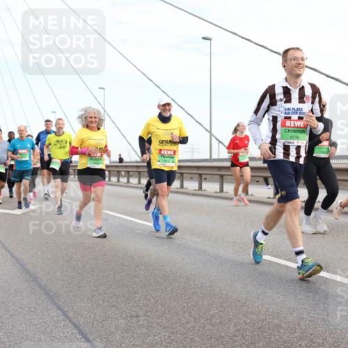 03.10.2025 - Köhlbrandbrückenlauf Lena Gebhardt http://msf.ph/oto/9199057 03.10.2025 15:37:01 Position 1 2025, 2029, 8736 meine-sportfotos.de
