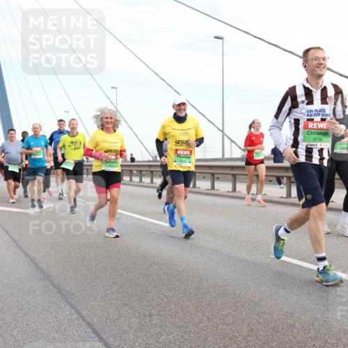 03.10.2025 - Köhlbrandbrückenlauf Lena Gebhardt http://msf.ph/oto/9199058 03.10.2025 15:37:01 Position 1 2025, 047, 9535, 8736 meine-sportfotos.de