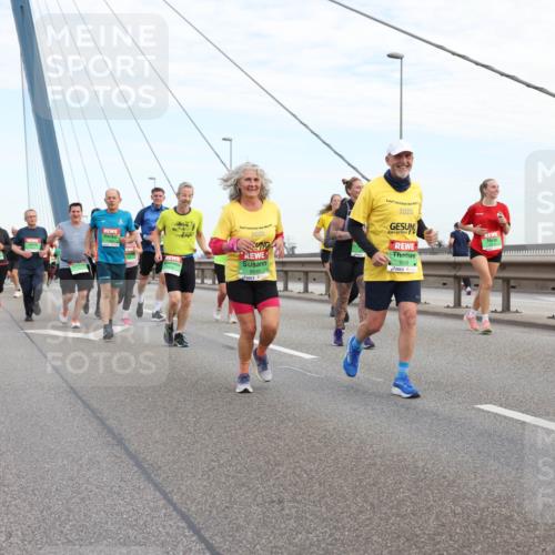 03.10.2025 - Köhlbrandbrückenlauf Lena Gebhardt http://msf.ph/oto/9199059 03.10.2025 15:37:02 Position 1 2025, 9535, 2025, 9536 meine-sportfotos.de