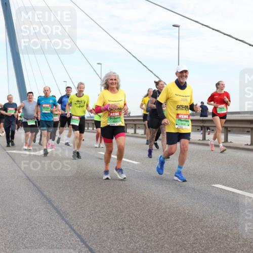 03.10.2025 - Köhlbrandbrückenlauf Lena Gebhardt http://msf.ph/oto/9199060 03.10.2025 15:37:02 Position 1 9535, 2025, 9536 meine-sportfotos.de