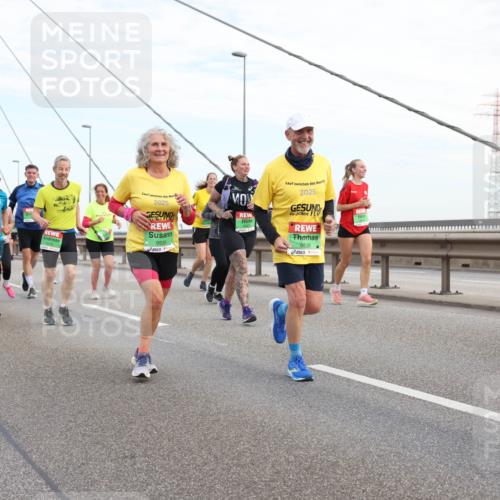03.10.2025 - Köhlbrandbrückenlauf Lena Gebhardt http://msf.ph/oto/9199061 03.10.2025 15:37:02 Position 1 2025, 2025, 9536, 9535, 7464 meine-sportfotos.de