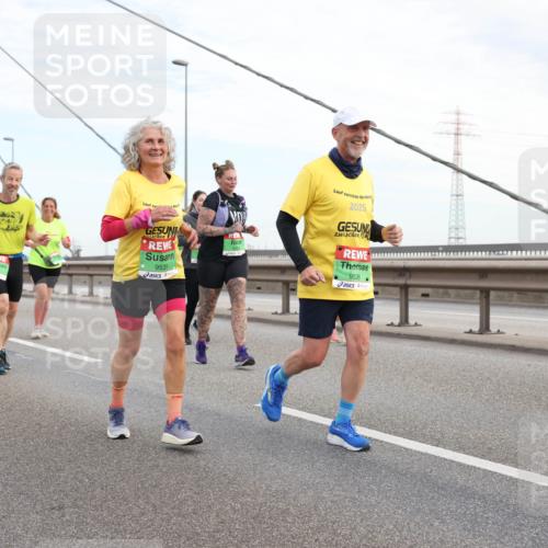 03.10.2025 - Köhlbrandbrückenlauf Lena Gebhardt http://msf.ph/oto/9199064 03.10.2025 15:37:03 Position 1 9535, 2025, 9536, 7464 meine-sportfotos.de