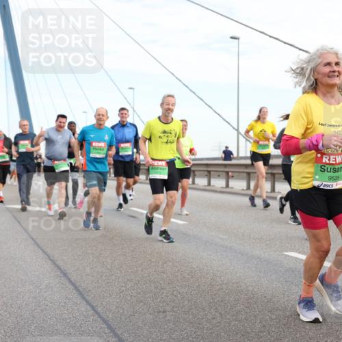 03.10.2025 - Köhlbrandbrückenlauf Lena Gebhardt http://msf.ph/oto/9199068 03.10.2025 15:37:03 Position 1 7675, 2025, 9535 meine-sportfotos.de