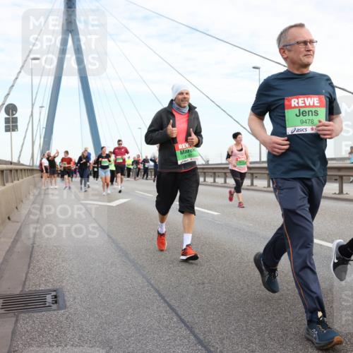 03.10.2025 - Köhlbrandbrückenlauf Lena Gebhardt http://msf.ph/oto/9199088 03.10.2025 15:37:07 Position 1 8397, 9478 meine-sportfotos.de
