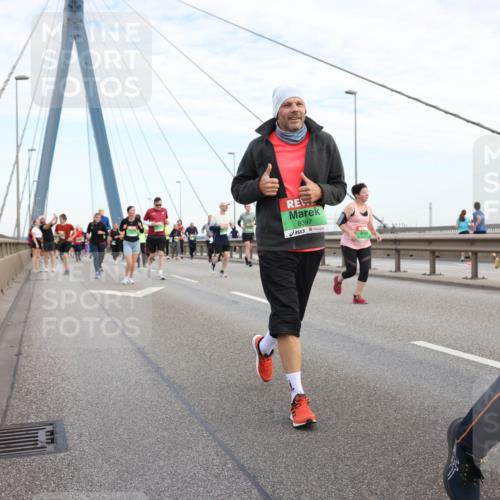 03.10.2025 - Köhlbrandbrückenlauf Lena Gebhardt http://msf.ph/oto/9199089 03.10.2025 15:37:08 Position 1 8397 meine-sportfotos.de