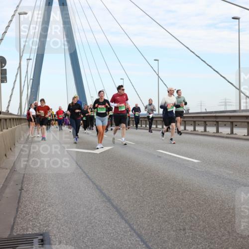 03.10.2025 - Köhlbrandbrückenlauf Lena Gebhardt http://msf.ph/oto/9199091 03.10.2025 15:37:08 Position 1 8337 meine-sportfotos.de