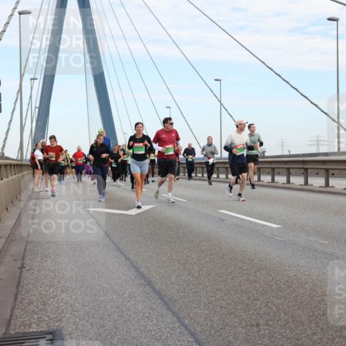 03.10.2025 - Köhlbrandbrückenlauf Lena Gebhardt http://msf.ph/oto/9199092 03.10.2025 15:37:08 Position 1  meine-sportfotos.de