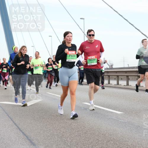 03.10.2025 - Köhlbrandbrückenlauf Lena Gebhardt http://msf.ph/oto/9199097 03.10.2025 15:37:10 Position 1 7943, 9234, 7137 meine-sportfotos.de