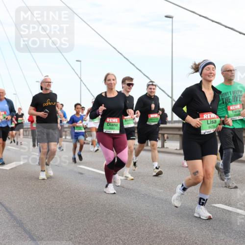 03.10.2025 - Köhlbrandbrückenlauf Lena Gebhardt http://msf.ph/oto/9199116 03.10.2025 15:37:17 Position 1 8683, 8479, 8328 meine-sportfotos.de