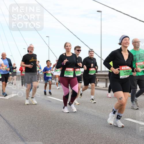 03.10.2025 - Köhlbrandbrückenlauf Lena Gebhardt http://msf.ph/oto/9199117 03.10.2025 15:37:17 Position 1 8683, 8479, 8328 meine-sportfotos.de