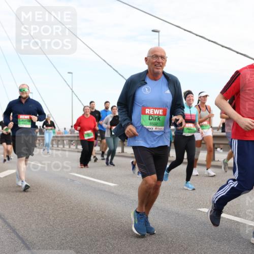 03.10.2025 - Köhlbrandbrückenlauf Lena Gebhardt http://msf.ph/oto/9199130 03.10.2025 15:37:20 Position 1 8502, 8339 meine-sportfotos.de