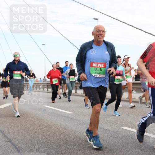 03.10.2025 - Köhlbrandbrückenlauf Lena Gebhardt http://msf.ph/oto/9199131 03.10.2025 15:37:20 Position 1 8502, 8339 meine-sportfotos.de