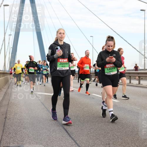 03.10.2025 - Köhlbrandbrückenlauf Lena Gebhardt http://msf.ph/oto/9199139 03.10.2025 15:37:24 Position 1 9636, 8684 meine-sportfotos.de