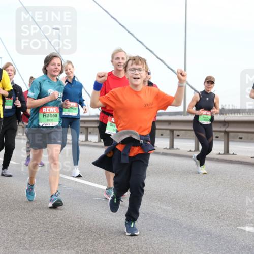 03.10.2025 - Köhlbrandbrückenlauf Lena Gebhardt http://msf.ph/oto/9199153 03.10.2025 15:37:29 Position 1 8852, 8261, 89, 8936 meine-sportfotos.de