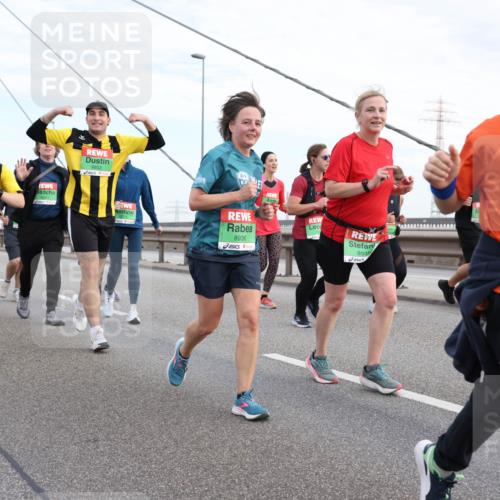 03.10.2025 - Köhlbrandbrückenlauf Lena Gebhardt http://msf.ph/oto/9199160 03.10.2025 15:37:30 Position 1 8851, 8852, 8936, 8935, 8189 meine-sportfotos.de