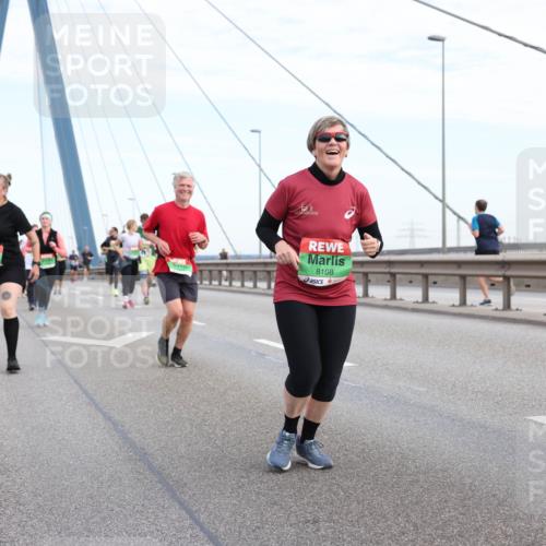 03.10.2025 - Köhlbrandbrückenlauf Lena Gebhardt http://msf.ph/oto/9199182 03.10.2025 15:37:35 Position 1 8108 meine-sportfotos.de
